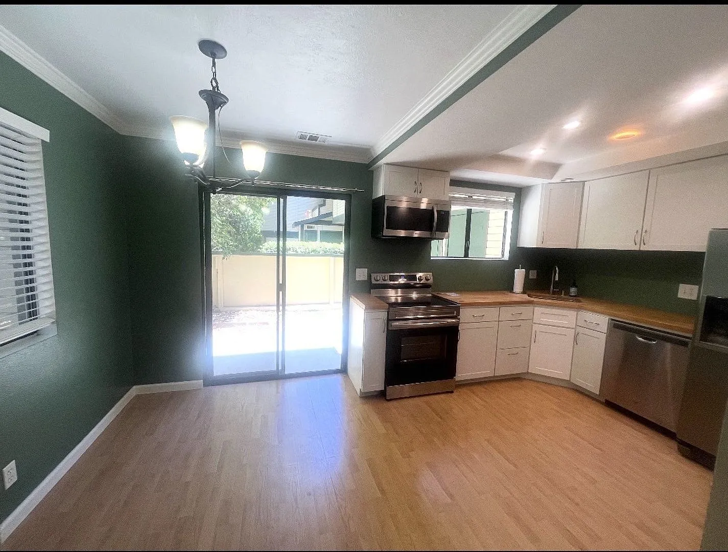 Charming 2 Bedroom/2 Bath Condo — Photo 3