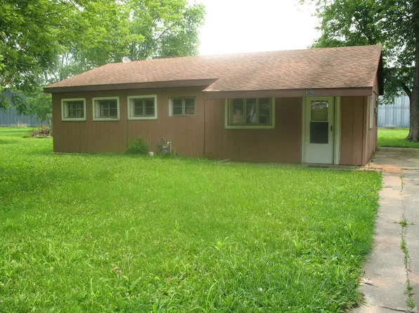 1150 S College St, Salem, IL 62881