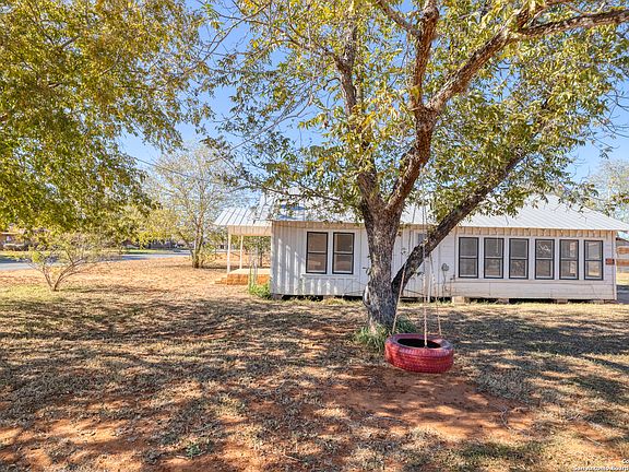 2nd image of 719 E Trinity