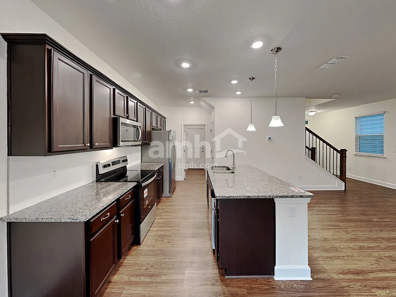 3 bed, 2.5 bath, 1838 sqft, $2,265 — Photo 4