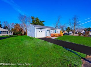 102 Hatfield Ct, Toms River, NJ 08757