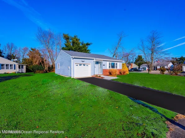 102 Hatfield Court, Toms River, NJ 08757