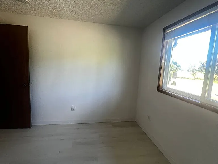 Adorable 2 Bedroom in Lynden! — Photo 12