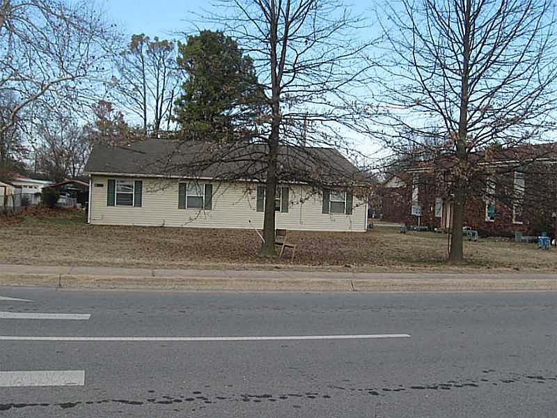 1st image of 831 W Tulsa St #A