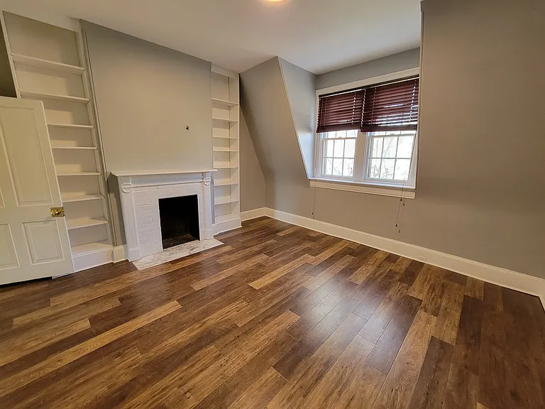 1215 John St #2 — Photo 8