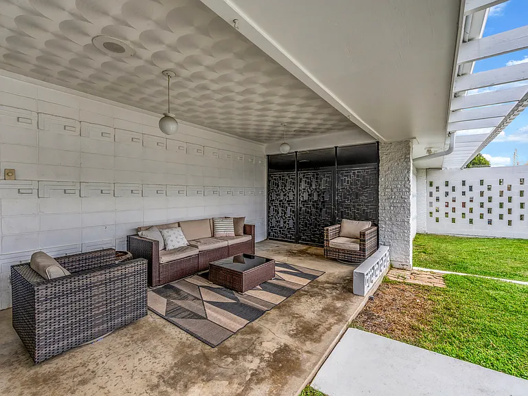 7847 Northaven Rd — Photo 32