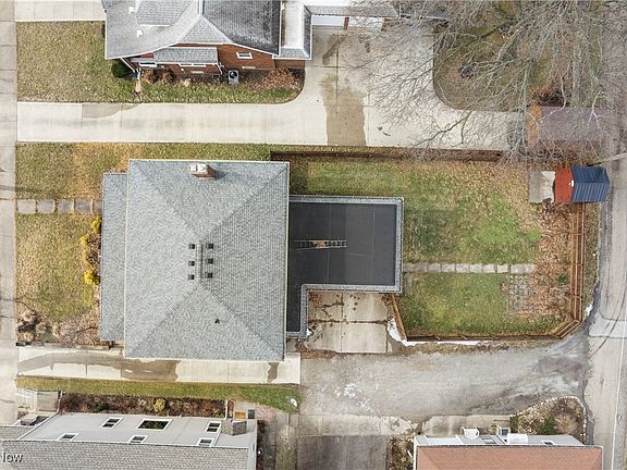 2nd image of 154 W Main St