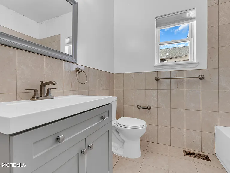 102 Broad St #1 — Photo 12