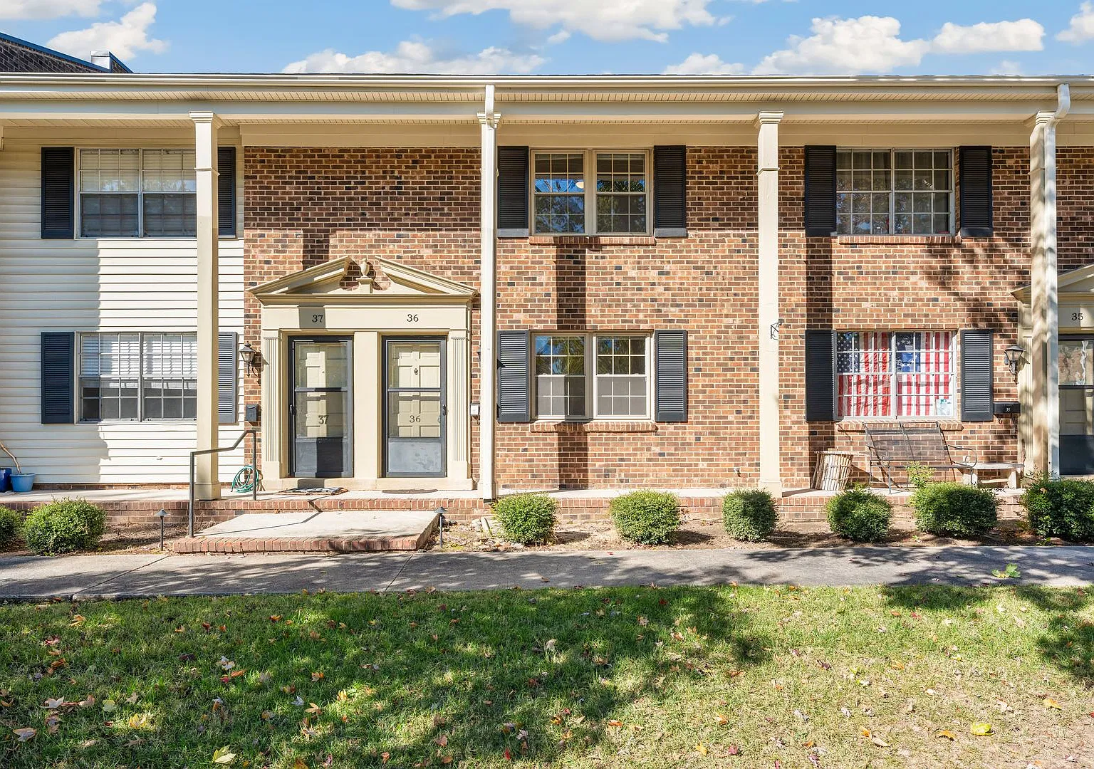 1002 Willow Dr — Photo 1