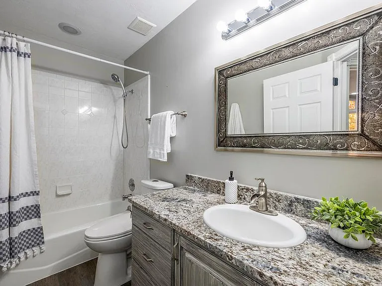 1003 E Fairway Dr — Photo 8