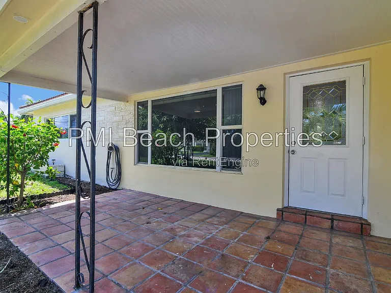 350 NE 29th St — Photo 4