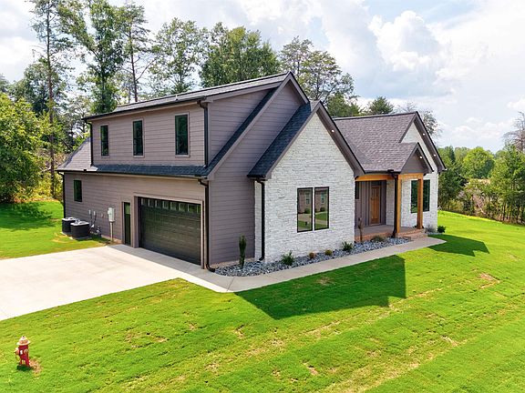 3rd image of 423 N Beryl Ln