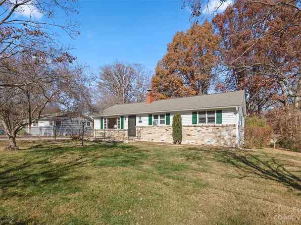 206 Sherwood Rd, Swannanoa, NC 28778