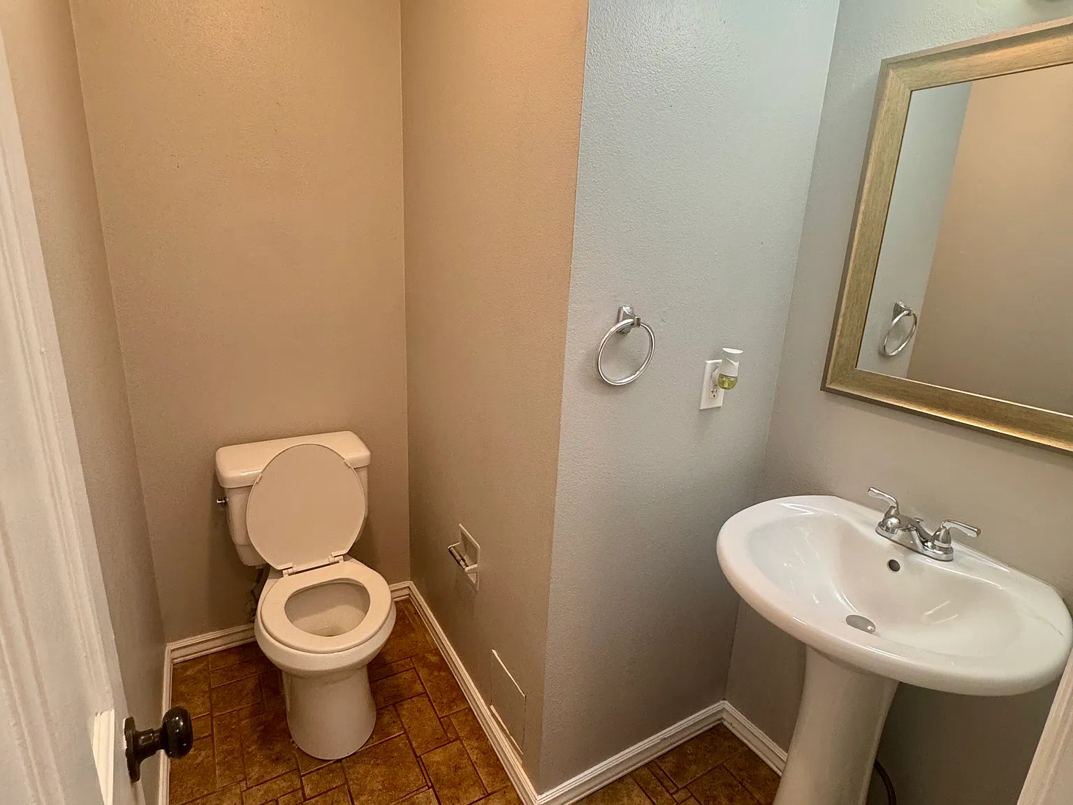 4 bed, 2.5 bath, 2200 sqft, $2,900 — Photo 4