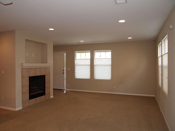 3rd image of 2110 N Willow Ct