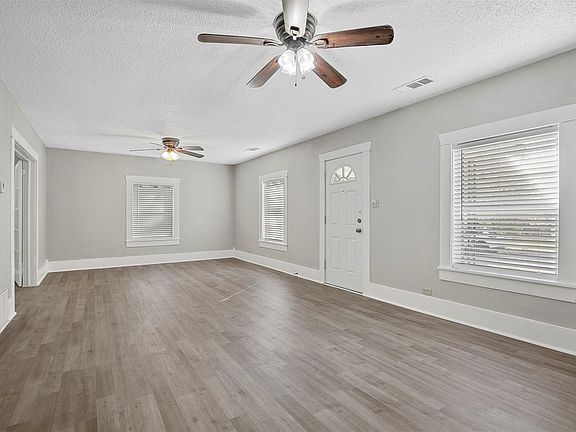 4th image of 509 E Heron St