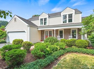 565 Republic Rd, Batavia, IL 60510