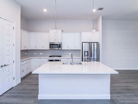 4th image of 4311 Fall Blossom Dr