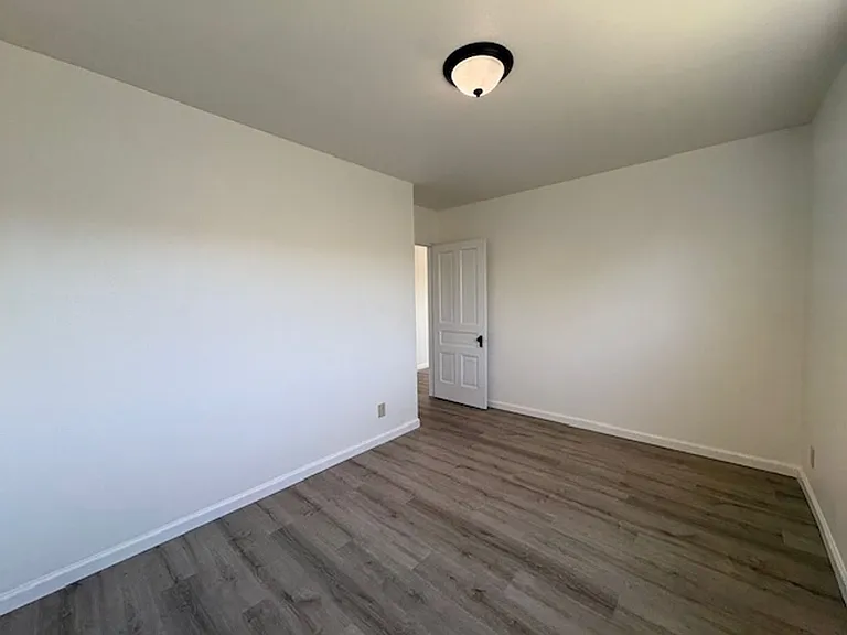 301 S G St — Photo 14