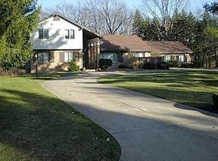 1058 Robinwood Hills Dr, Akron, OH 44333