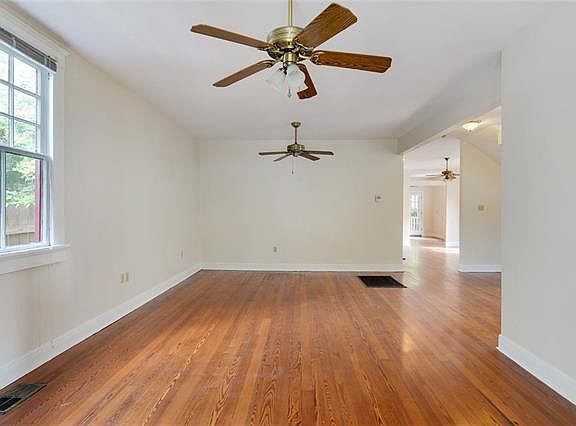 3rd image of 516 Alix St