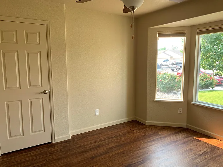 Spare Bedroom/Office Closet, Fan & Light