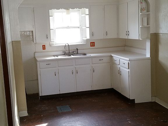 4th image of 332 Upland Ave
