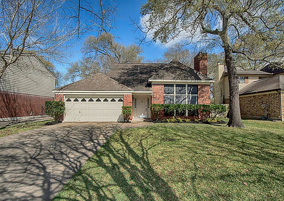 1st image of 2604 Sawyer Dr