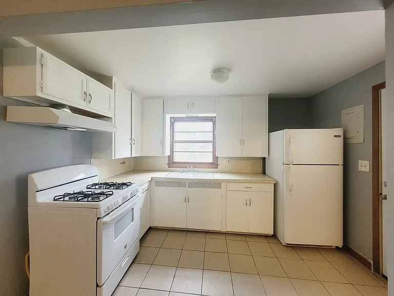 1007 W 7th St — Photo 4
