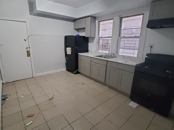 2nd image of 210 6th Ave W #2M