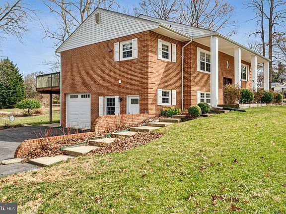3rd image of 11213 Oakwood Dr