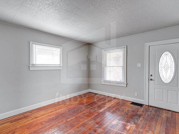 2nd image of 815 N Centennial St