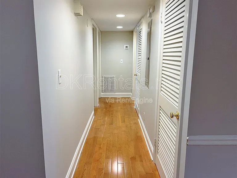 82 Montre Sq NW — Photo 18