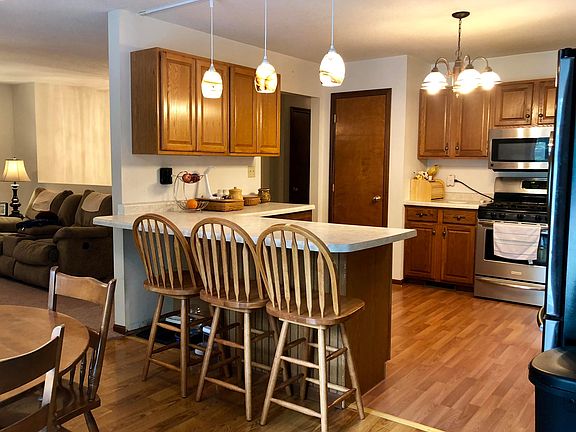 3rd image of 7050 Forest Ln