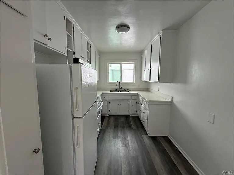 423 S Le Doux Rd #10 — Photo 6