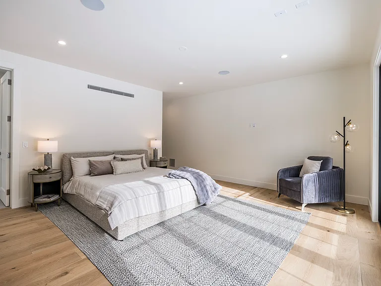 33 Harbor View Dr — Photo 14