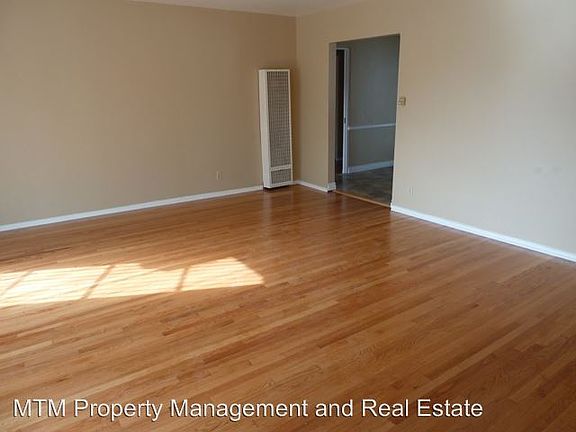 2nd image of 5082 Rockford Dr