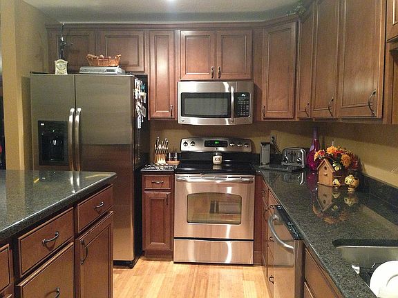 5th image of 40 Evelyn Ct