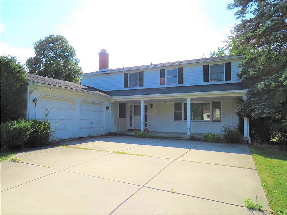 1st image of 30 Fieldstone Dr