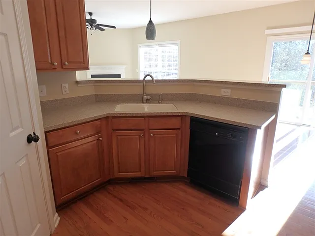 4 bed, 2.5 bath, 2441 sqft, $2,445 — Photo 4