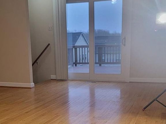3rd image of 23122 Frederick Rd