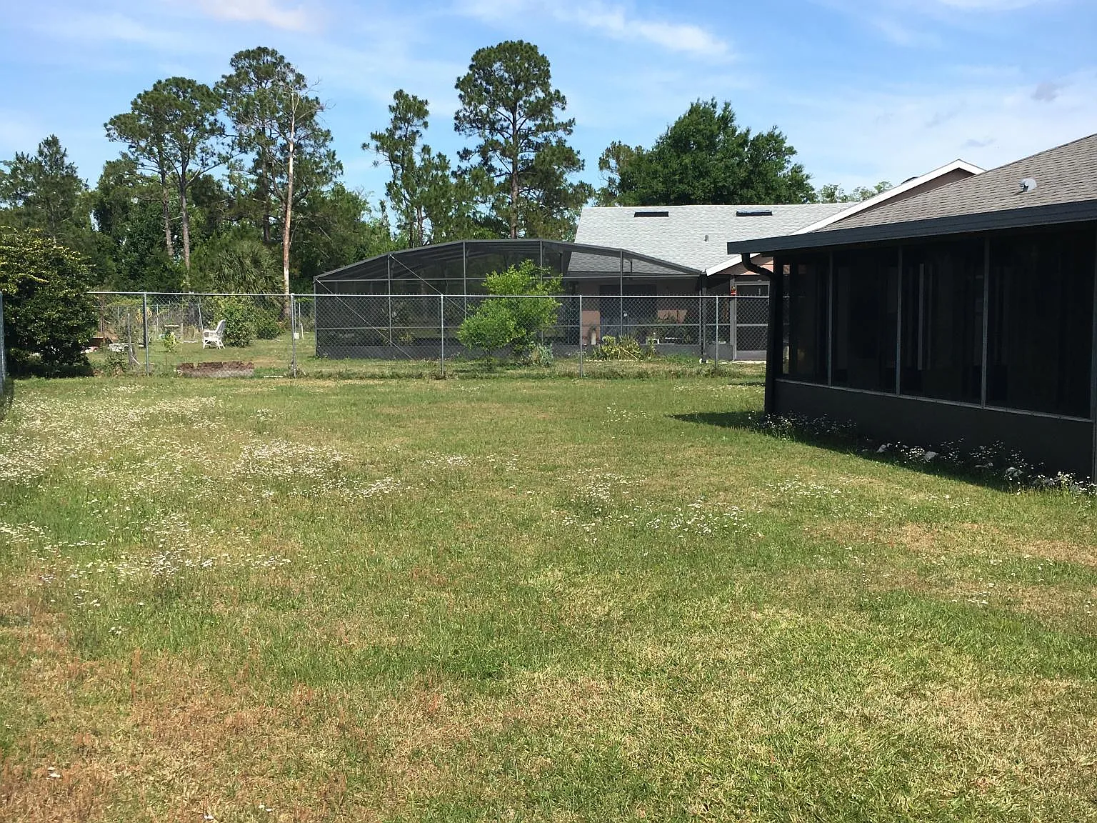 640 Madrid Dr — Photo 2
