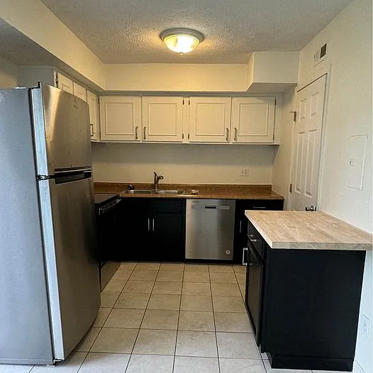 7409 Golden Springs Dr #7409 — Photo 3