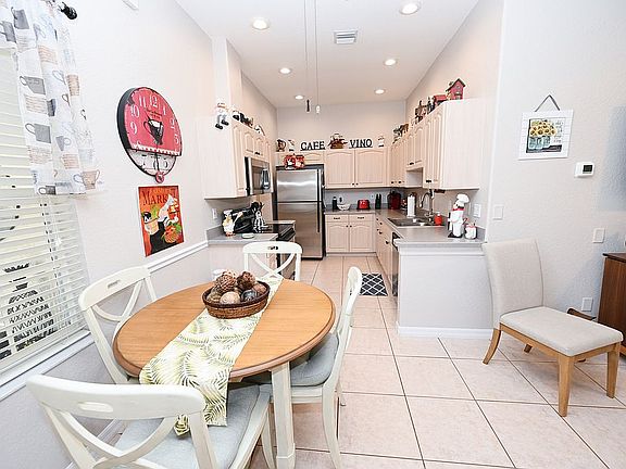 4th image of 203 Auburn Cove Cir