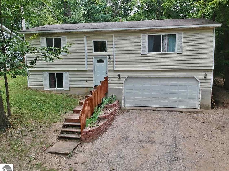 1st image of 18860 Lakewood Cir