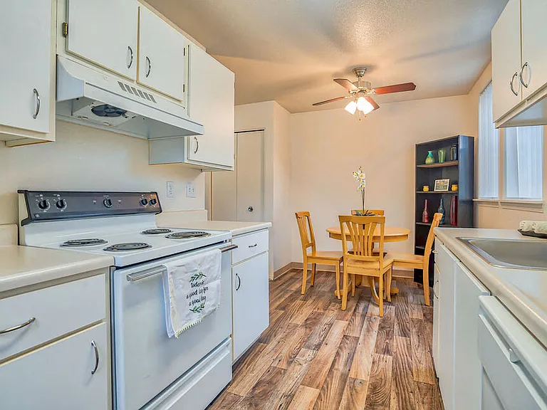 Oak Glen Apartments — Photo 4