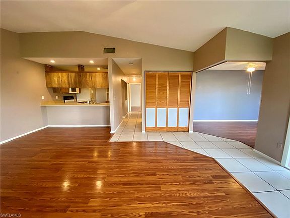 4th image of 5557 Foxlake Dr