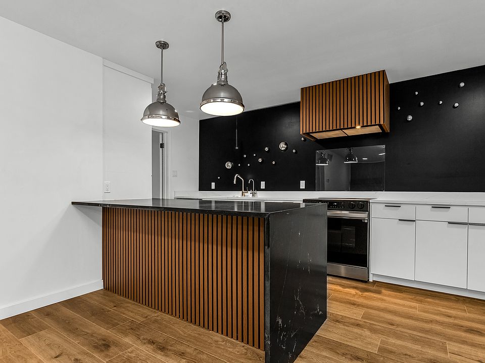 Luxury Kitchen (fridge/microwave not shown but are included)