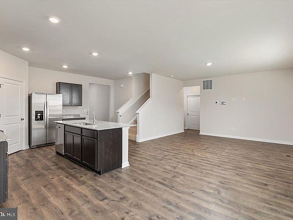 5th image of 2932 White Tail Dr