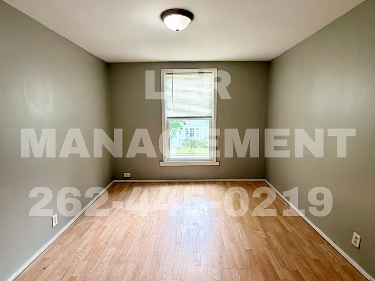 1623 Maple St — Photo 9